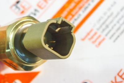 4921475 Датчик давления и температуры SENSOR,PRS TEMPERATURE Cummins ISX, QSX Взаимозаменяемые номера: 3417185, 3331230, 3331231, 3417186